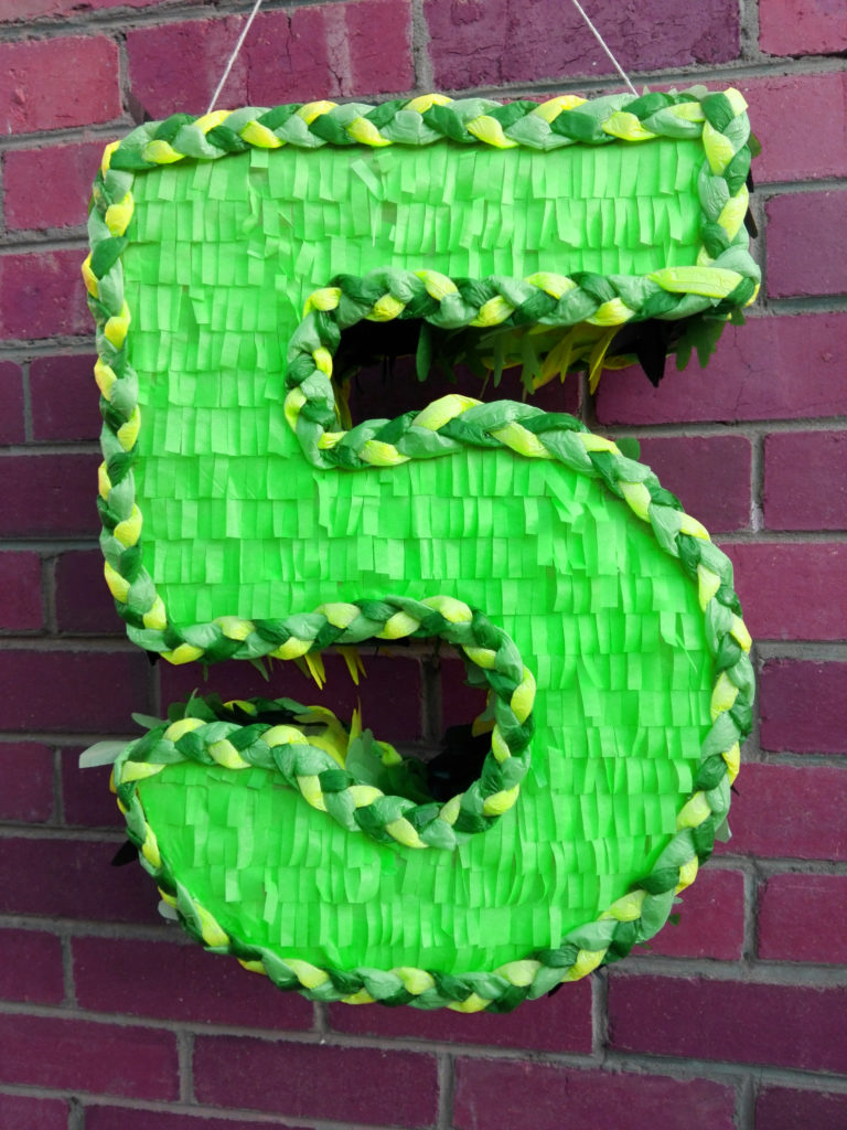nr 5 green pinata