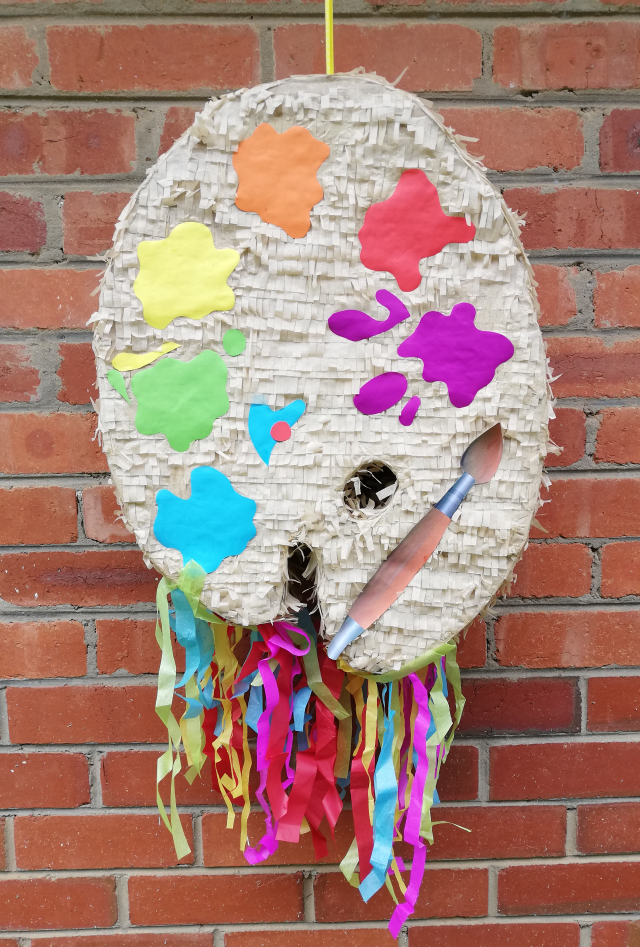 Paint Palette Piñata with stick - Image 4